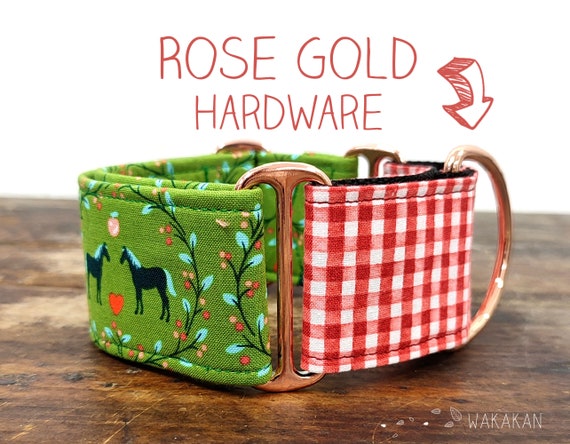 Martingale dog collar model Country Day. Adjustable and handmade with 100% cotton fabric. Picnic, horses, apple. Wakakan