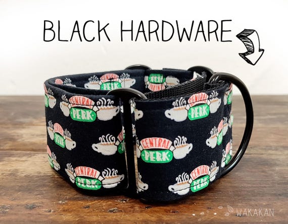Martingale dog collar model Central Perk. Adjustable and handmade with 100% cotton fabric. Friends, tv show. Wakakan