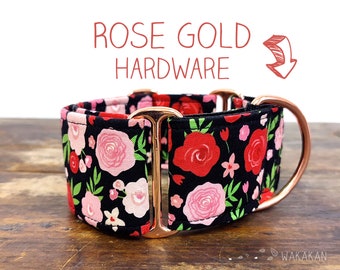 Martingale dog collar model Be my Valentine. Adjustable and handmade with 100% cotton fabric. Floral design, red roses. Wakakan