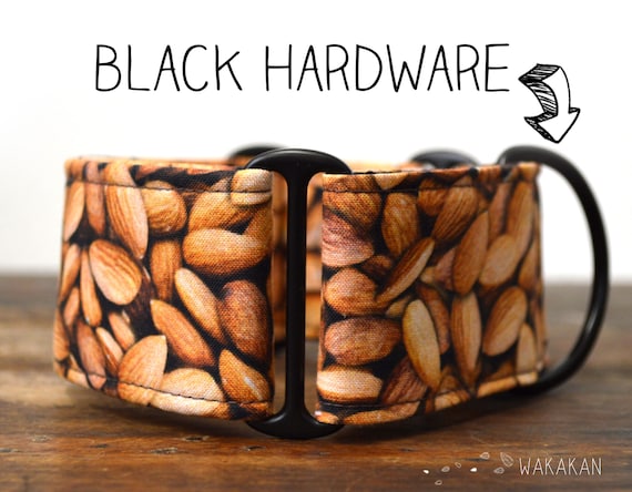 Martingale dog collar model Almonds. Adjustable and handmade with 100% cotton fabric. almond, nuts, seeds. Wakakan