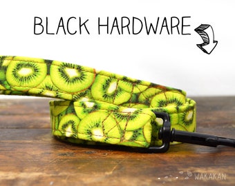 Correa para perro modelo Kiwi. Hecha a mano con tela 100% algodón y cinta nylon. Dos largos disponibles. Wakakan