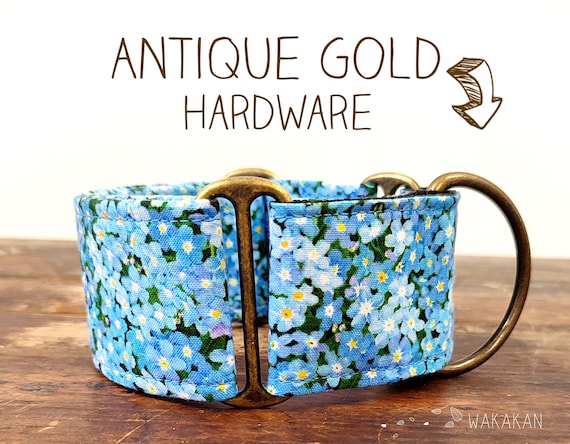 Martingale dog collar model Tiny Blue Flowers. Adjustable and handmade with 100% cotton fabric. Spring flowery design Wakakan