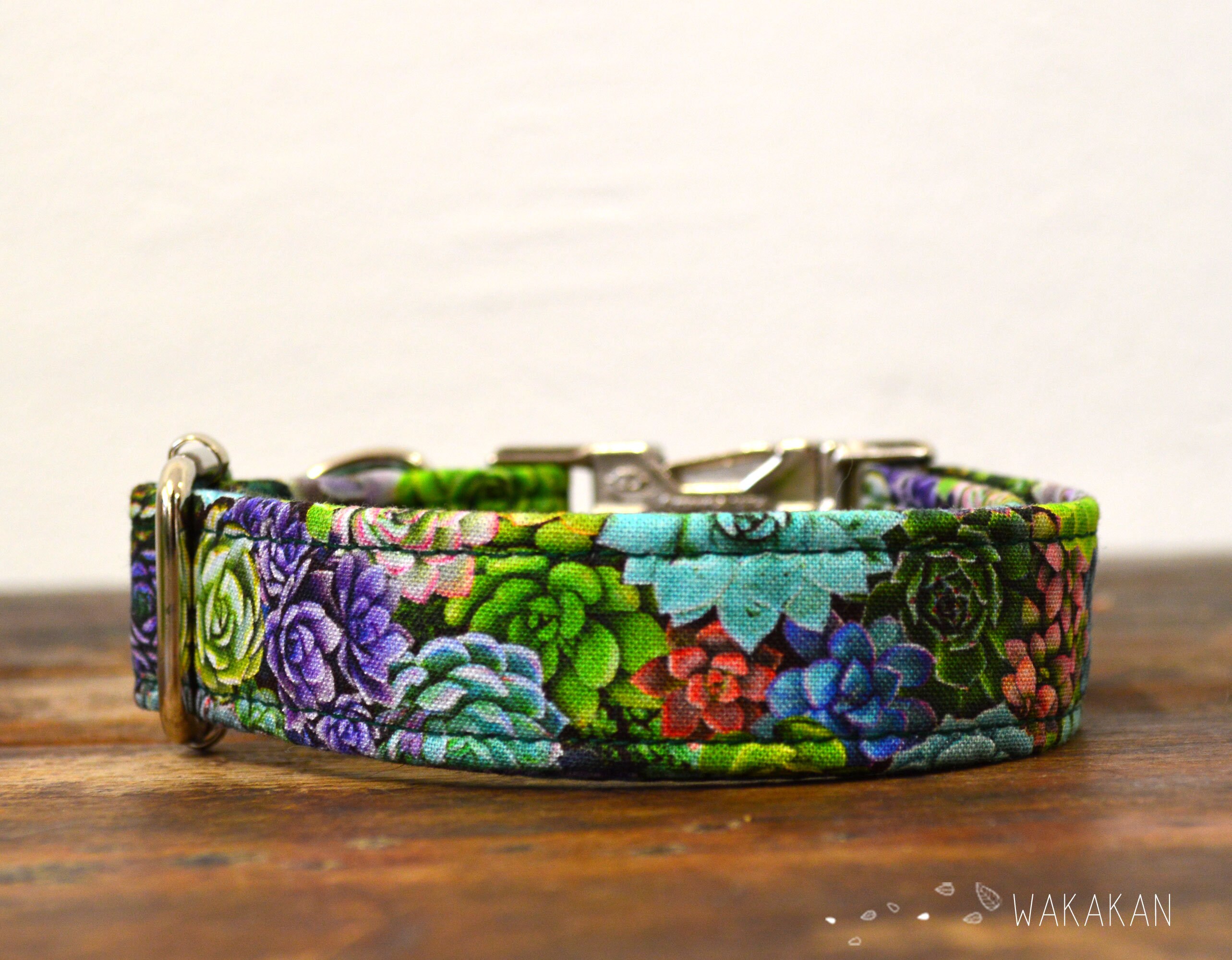 Succulents dog collar. Adjustable and handmade with 100 cotton fabric
