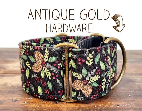 Martingale dog collar model Pine Cone. Adjustable and handmade with 100% cotton fabric. Winter fabric, Xmas, mistletoe. Wakakan