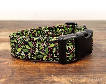 Mistletoe dog collar. Adjustable and handmade with 100% cotton fabric. Xmas style, wintery with metallic leaves. Wakakan