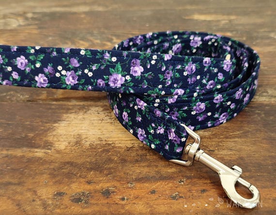 Dog leash: Bed of Roses. Handmade with 100% cotton fabric and webbing. Two width available. Wakakan