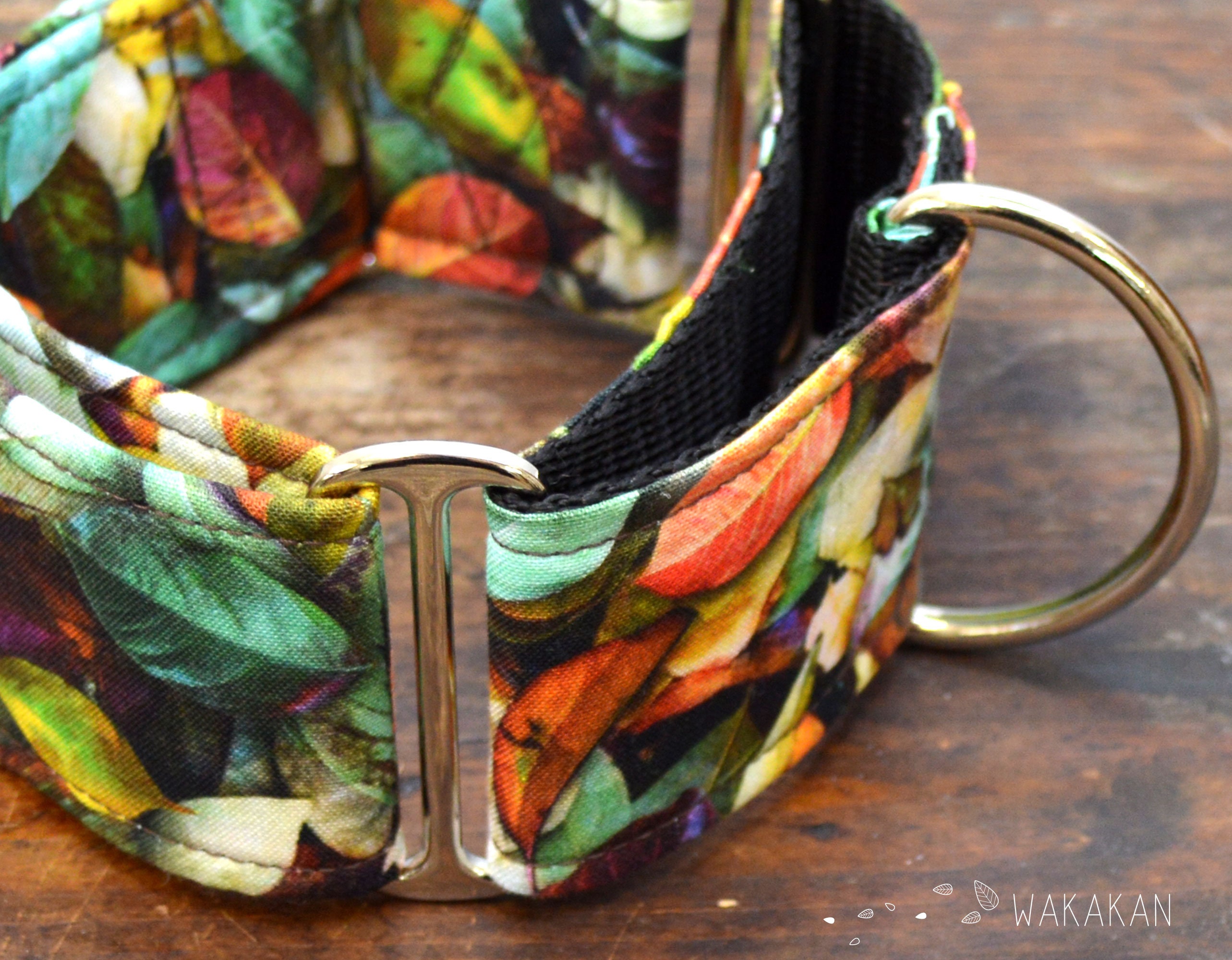 Martingale dog collar mode Autumn. Adjustable and handmade with 100 cotton fabric. Leaves Wakakan