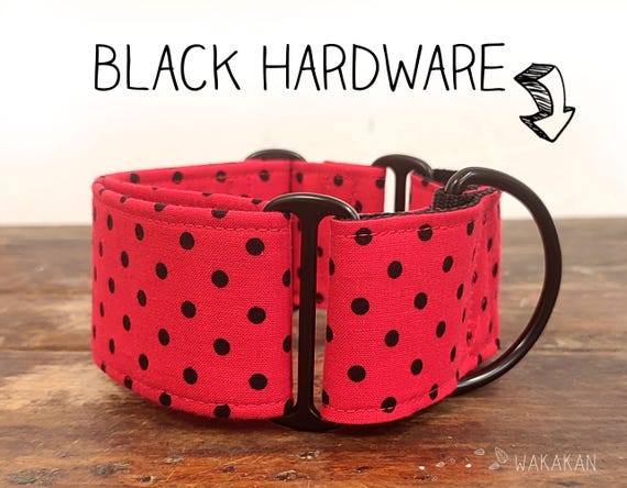 Martingale dog collar Lady Ole!. Adjustable and handmade with 100% cotton fabric. Polka dots red background. Wakakan