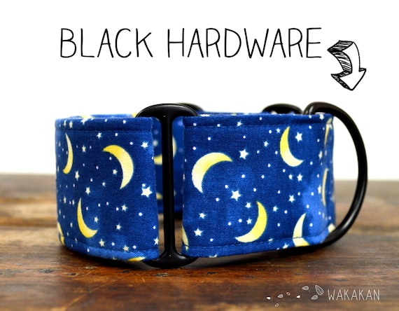 Martingale dog collar model Nightfall. Adjustable and handmade with 100% cotton fabric. Stars and moon in blue background, Wakakan