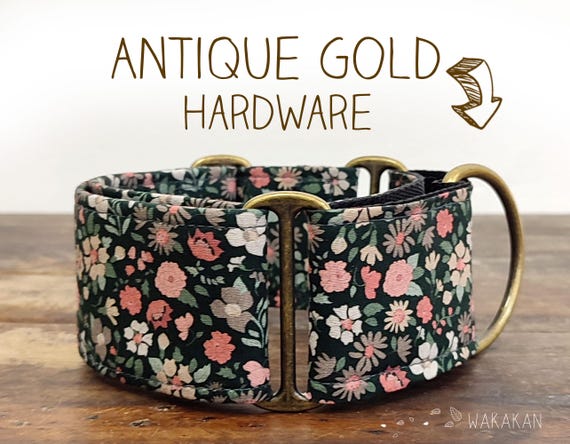 Martingale dog collar model Country Field. Adjustable and handmade with 100% cotton fabric. Spring season, little flowers. Wakakan