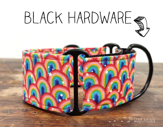 Martingale dog collar model Love is Love. Adjustable and handmade with 100% cotton fabric. Rainbow pattern, colorful. Wakakan