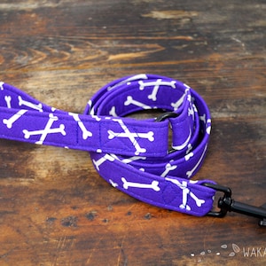 Leash for dog model Bones. Handmade with 100% cotton fabric and webbing. Two width available. Wakakan