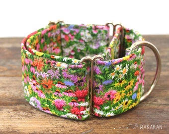 Collier pour chien Martingale modèle Meadow. Ajustable et fait à la main avec un tissu 100% coton. Printemps, fleurs, champ vert. Wakakan