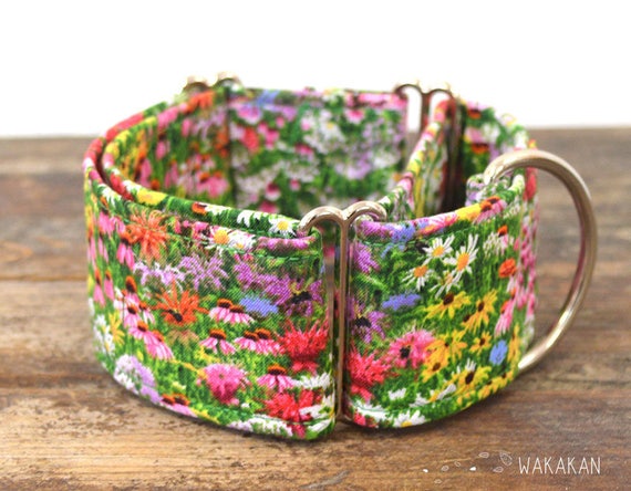 Martingale dog collar model Meadow. Adjustable and handmade with 100% cotton fabric. Spring flowery design Wakakan