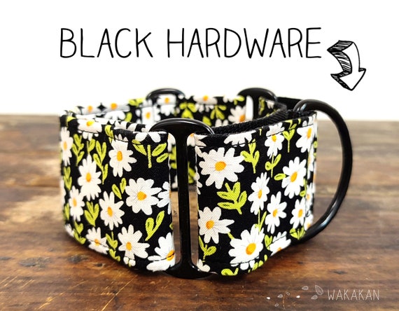 Martingale dog collar model Dayspring. Adjustable and handmade with 100% cotton fabric. Spring flowery, daisy design Wakakan