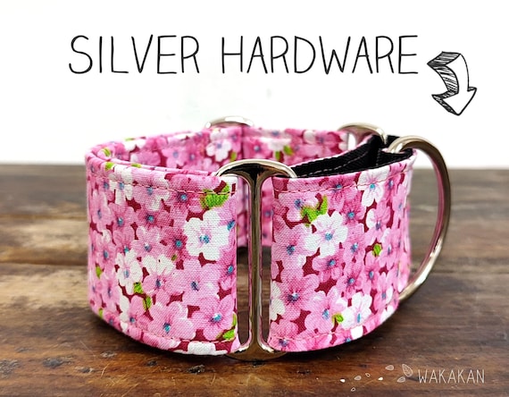 Martingale dog collar model Pink Petals. Adjustable and handmade with 100% cotton fabric. Spring flowery design. Wakakan