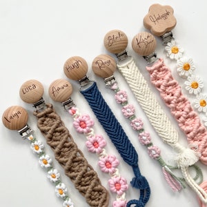 Clip de chupete Macrame personalizado, madera grabada, clip binky, regalo de baby shower, Boho