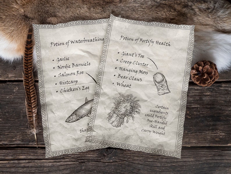 Może przedstawiać: Dwie ręcznie napisane listy przepis&oacute;w na pergaminie z ilustracjami. Pierwsza lista dotyczy mikstury do oddychania pod wodą i zawiera takie składniki jak czosnek, nordycki wąson&oacute;g, ikra łososiowa, histcarp i jajko kurze. Druga lista dotyczy mikstury wzmacniającej zdrowie i zawiera takie składniki jak paluch olbrzyma, kępka pełzająca, wiszący mech, pazury niedźwiedzia i pszenica.