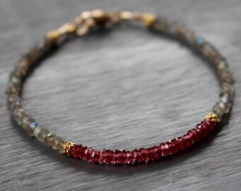 Labradorite and Garnet Bracelet, Beaded Labradorite Bracelet, Gemstone Boho Bracelet, Gemstone Stacking Bracelet, Gift For Her
