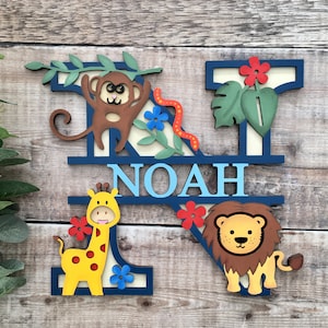 Placa de madeira personalizada com letras para selva | safári | zoológico - pintada à mão em qualquer cor e disponível em 2 tamanhos