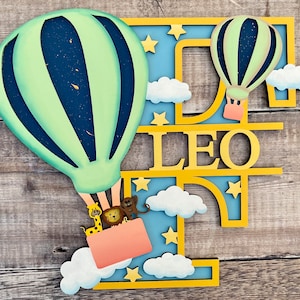 Animales en globo aerostático carta personalizada de madera - pintado a mano en cualquier color en una selección de 2 tamaños