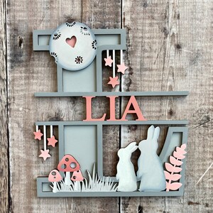 Carta de arte de pared de madera personalizada de conejo y luna - pintada a mano en cualquier color - elija entre 2 tamaños