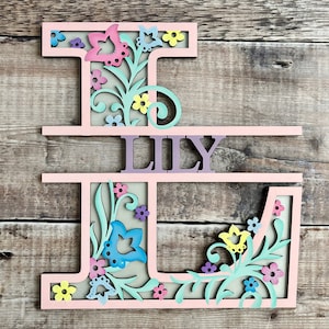 Letra de madera floral personalizada / Decoración infantil con temática natural / Arte mural pintado a mano / Regalo para el nombre del bebé o letrero para el dormitorio