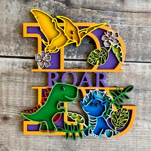 Letra dividida "Roar" do dinossauro - placa de madeira brilhante pintada à mão - 15cm pronta para enviar decoração