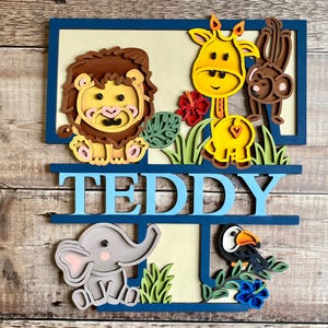 Letra de madeira personalizada com tema de safári na selva – Arte de parede para berçário pintada à mão – Decoração de quarto de bebê com animais