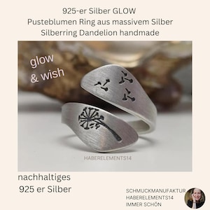 Könnte beinhalten: Silberring mit einem Pusteblumen-Design. Der Ring besteht aus 925er Silber und hat ein offenes Design mit einem Pusteblumen-Samenkopf an einem Ende und Samen am anderen. Der Ring ist handgefertigt.