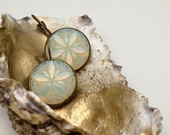 Opaal glas cabochon oorbellen hanger bronskleurig