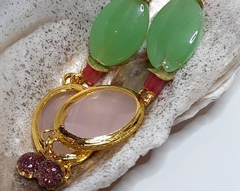 Boucles d'oreilles pendantes longues avec pendentifs roses et perles tchèques