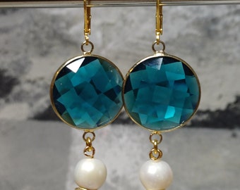 Earrings with faceted quartz on gold-plated hinged earrings