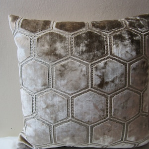 Designers Guild Fabric Manipur Natürliche Kissenbezug / Kissen