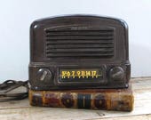 Retro Ward s Airline Bakelite Tube Radio Model A229780