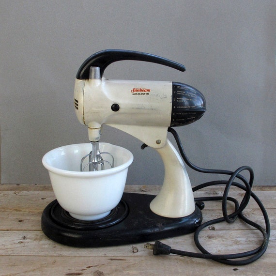 Sunbeam Mixmaster White 10-speed Stand Mixer W/ Two Milk Glass Bowls 