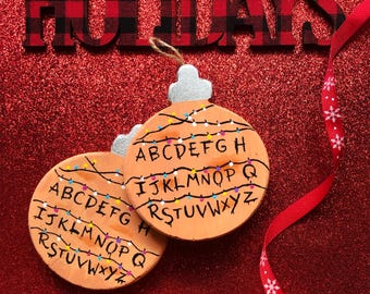 ストレンジャー・シングスのクリスマスオーナメント、アルファベット
