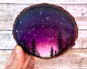 Peinture de tranche de bois de ciel de nuit de forêt de galaxie, décor de wanderlust, cadeau d'aventure, art de tranche de bois