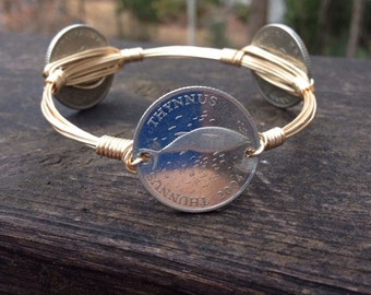 Croatia 2 kuna Bourbons and Boweties style wire wrapped bangle bracelet