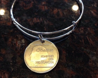 Aruba 1 florin expandable style wire bangle bracelet