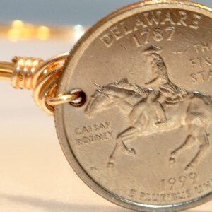 Delaware state quarter wire bangle bracelet