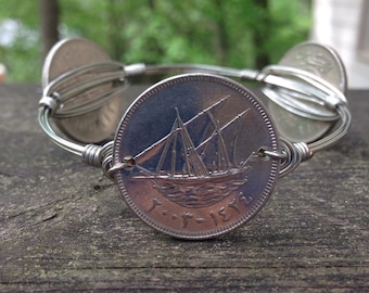 Kuwait 100 fils Bourbons and Boweties style wire bangle bracelet