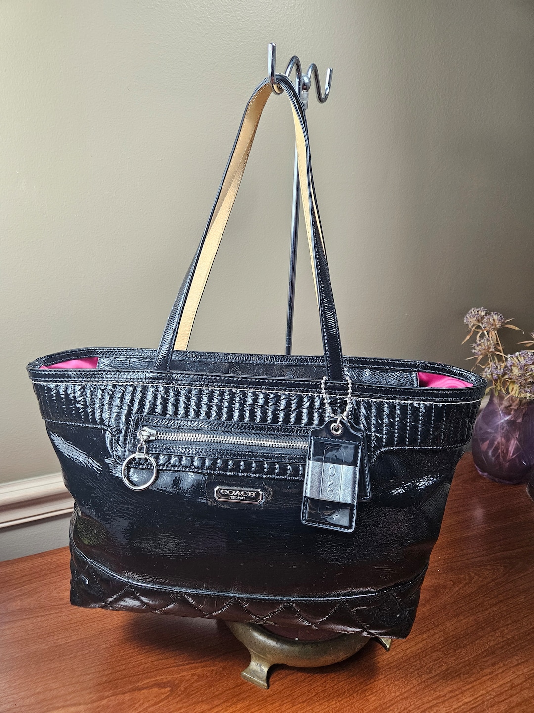 高価値 18674 Coach Auth Poppy Leather Patent Gloss Liquid Daisy 帽子