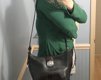 Bolso de hombro pequeño Brighton de cuero negro con detalles de cocodrilo marrón y herrajes plateados
