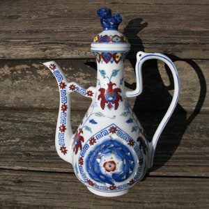 Vintage Chinese porcelain ewer hand painted Wucai enamels foo dog 9.5 in #3732