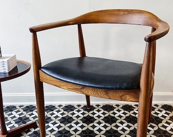 Sculptural Danish accent chair in Oak by Illum Wikkelso for Niels Eilersen Denmark Kennedy Chair Vintage Hans Wegner