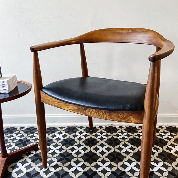 Sculptural Danish accent chair in Oak by Illum Wikkelso for Niels Eilersen Denmark Kennedy Chair Vintage Hans Wegner