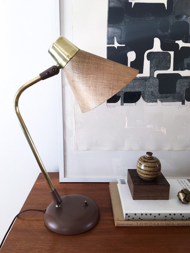 Gerald Thurston voor Lightolier Modernist Brass en Grasscloth Lamp Vintage Mid century Table Desk afbeelding 1