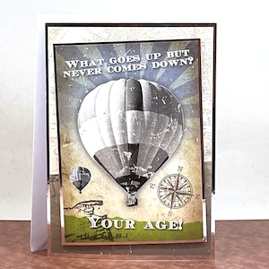Carte humoristique blague sur l'âge - carte de voeux drôle faite main. Carte d'anniversaire, blagues pour papa. Blague sur la vieillesse. Montgolfière, carte personnalisée. Code : HU02