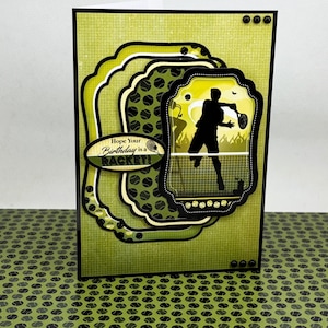 Carte d'anniversaire tennis - carte de voeux faite main sur le thème du tennis, carte d'anniversaire pour homme, carte de sport, espérons que votre anniversaire est une raquette !